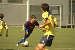 Ion con el balón en el Barça