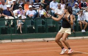 Tennis Eva win